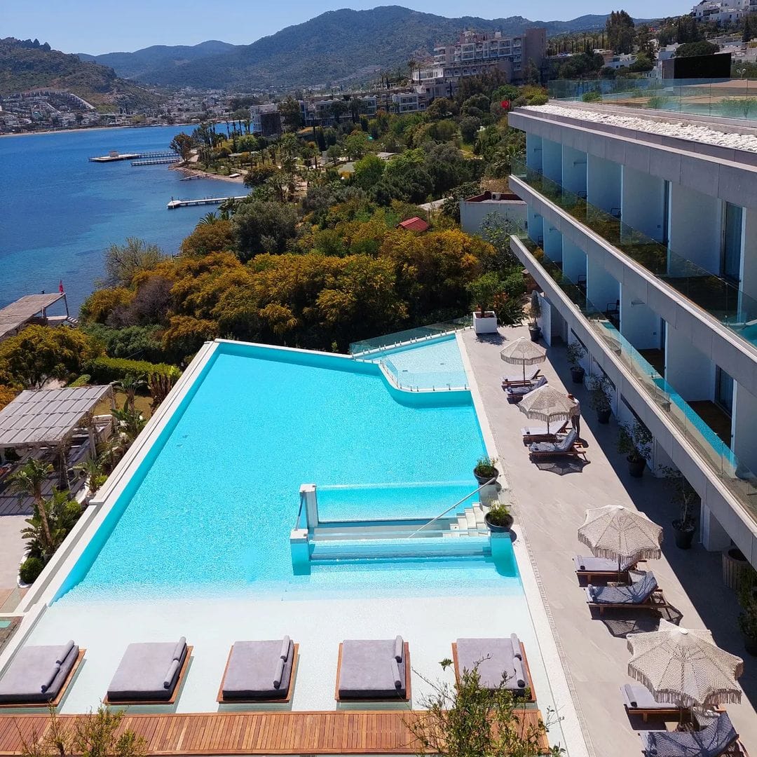 You Are Currently Viewing Acrylic Pool Wall – Cape Bodrum Hotel