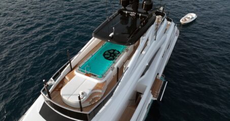 Transparent Floor Window At Private Yacht - References - 4