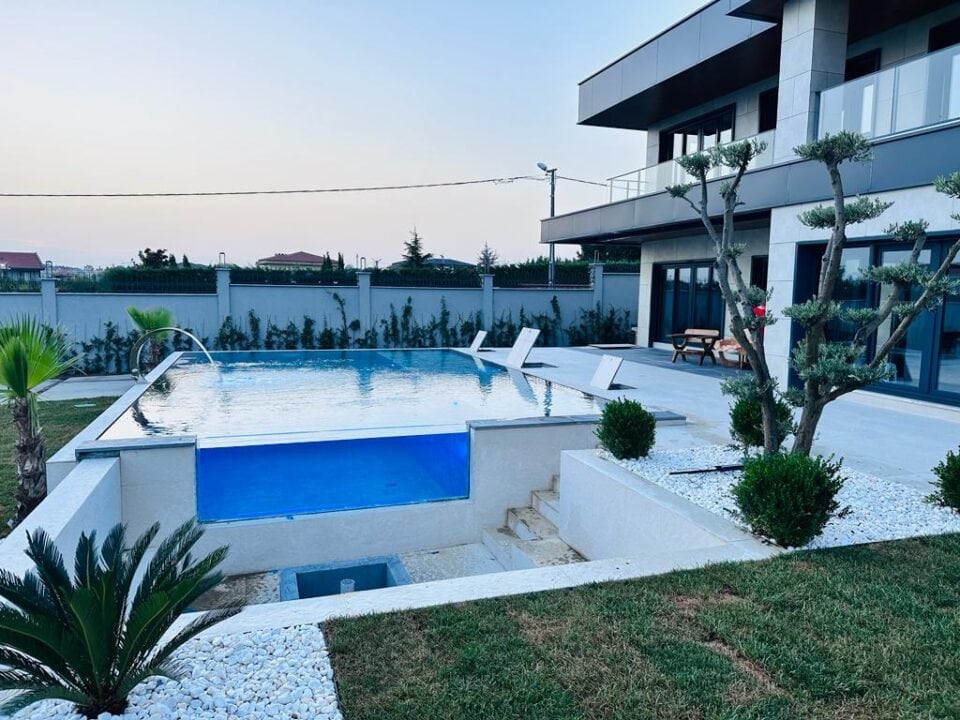 Villa Swimming Pool