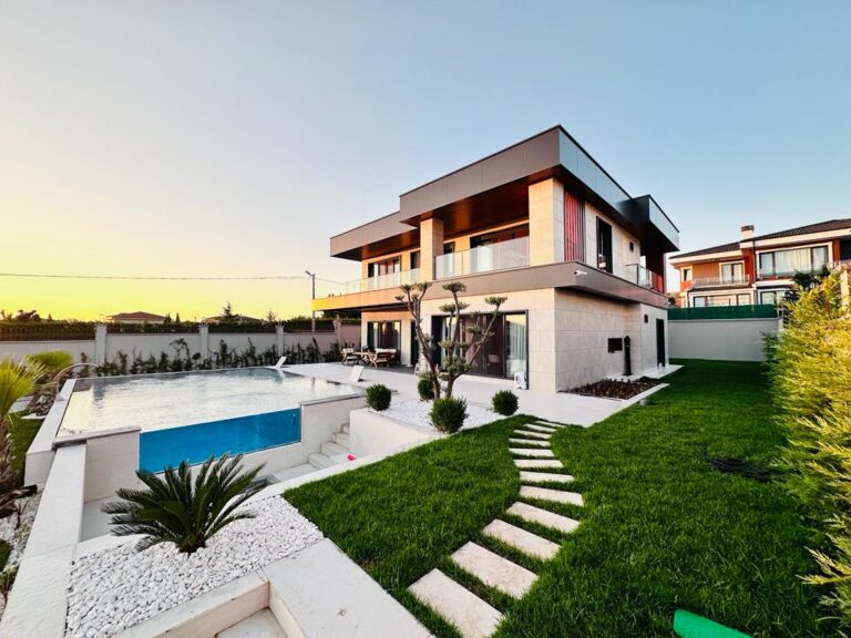 Villa Swimming Pool