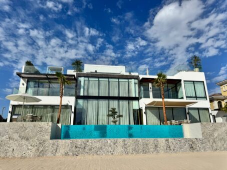 Dubai Villa Swimming Pool